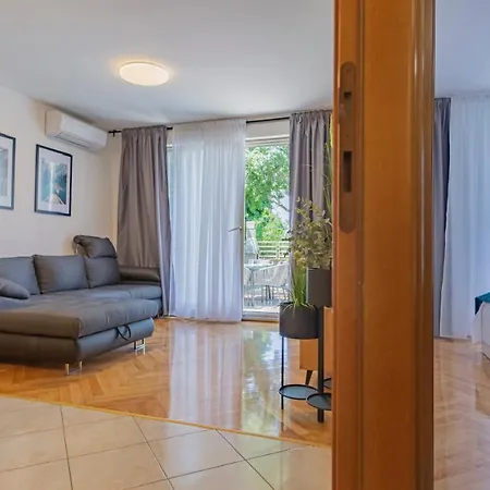 New Delux Green Garden Apartment With Hotube **** Split Exterior photo